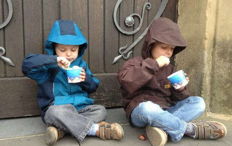 Children eating ice cream